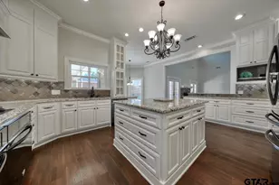 1881 Valley View Ln, Tyler, TX 75703 - Photo 19