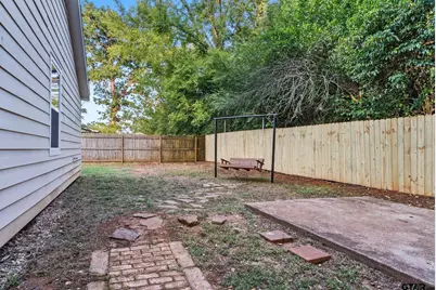 1016 Woodland Dr, Palestine, TX 75801 - Photo 31