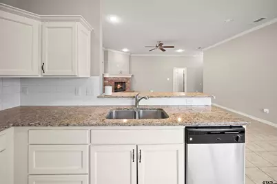 445 Ambrose, Tyler, TX 75704 - Photo 7