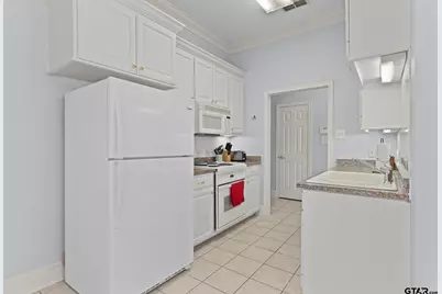 5610 Hollybrook Drive, Tyler, TX 75703 - Photo 7