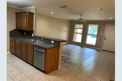 8325 Garrett Dr, Tyler, TX 75703 - Photo 9