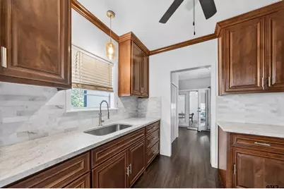 915 Lindsey Ln, Tyler, TX 75701 - Photo 9