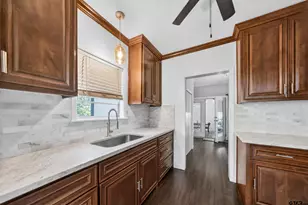 915 Lindsey Ln, Tyler, TX 75701 - Photo 9