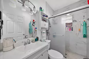 915 Lindsey Ln, Tyler, TX 75701 - Photo 15