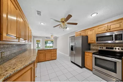 18012 W Lakeview Dr, Troup, TX 75789 - Photo 17