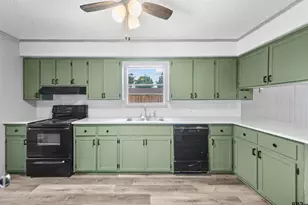 305 Larkspur Ln, Palestine, TX 75803 - Photo 15