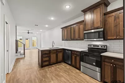 527 N College St #3, Lindale, TX 75771 - Photo 3