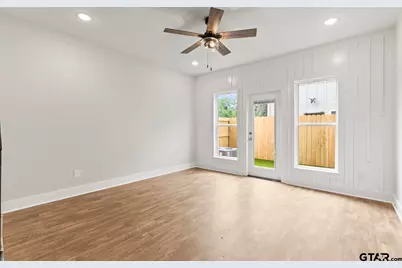 527 N College St #3, Lindale, TX 75771 - Photo 7