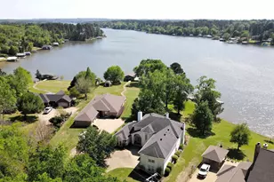 1713 Lakeshore Dr, Jacksonville, TX 75766 - Photo 1