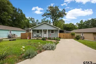 215 Hull St, Gladewater, TX 75647 - Photo 1