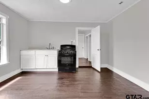 1502 E Earle St, Tyler, TX 75702 - Photo 3