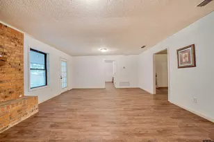 204 Cedarcrest Dr, Marshall, TX 75672 - Photo 3