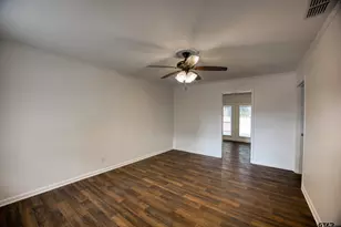 130 Hillcrest Dr, Palestine, TX 75801 - Photo 5