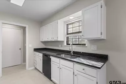907 Peggy Dr., Whitehouse, TX 75791 - Photo 9