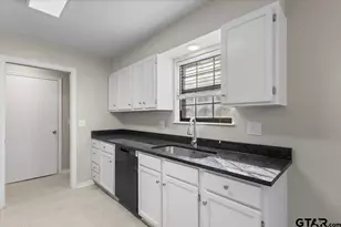 907 Peggy Dr, Whitehouse, TX 75791 - Photo 9