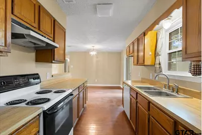 10204 Rolling Pines, Tyler, TX 75707 - Photo 13