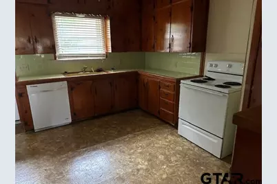330 W Charnwood St, Tyler, TX 75701 - Photo 3