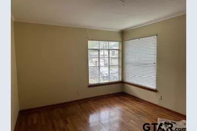 330 W Charnwood St, Tyler, TX 75701 - Photo 9