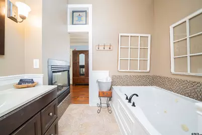 408 Houston St, Jefferson, TX 75657 - Photo 9