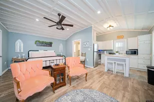 408 Houston St, Jefferson, TX 75657 - Photo 25