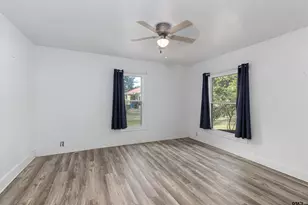 209 S Oak St, Van, TX 75790 - Photo 13