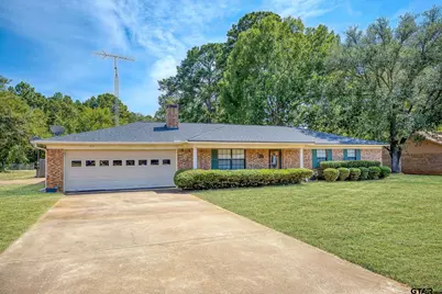 202 W Clover Lane, Palestine, TX 75803 - Photo 1
