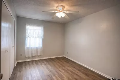 202 W Clover Lane, Palestine, TX 75803 - Photo 15