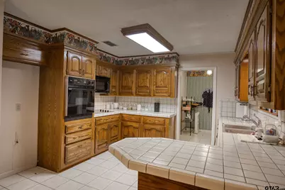 202 W Clover Lane, Palestine, TX 75803 - Photo 5