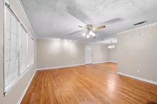 1318 Oakdale, Palestine, TX 75801 - Photo 5