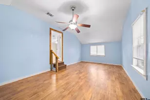 1318 Oakdale, Palestine, TX 75801 - Photo 11