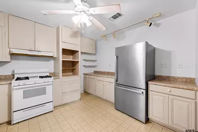 1318 Oakdale, Palestine, TX 75801 - Photo 9