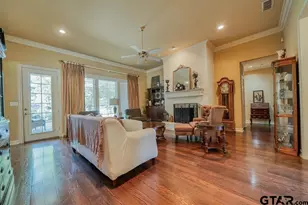 402 Moccasin Trail, Kilgore, TX 75662 - Photo 5