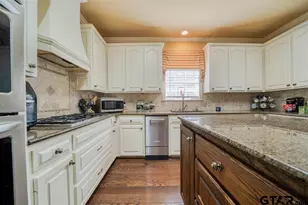 402 Moccasin Trail, Kilgore, TX 75662 - Photo 11