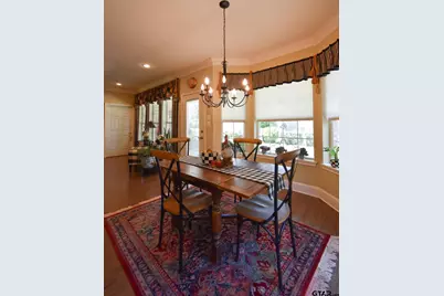 1923 Hollyglen, Tyler, TX 75703 - Photo 9