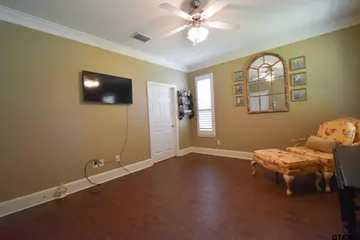 1923 Hollyglen, Tyler, TX 75703 - Photo 15