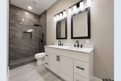 102 E Hillsboro, Tyler, TX 75702 - Photo 25