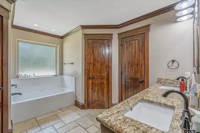 814 N Jarvis St, Troup, TX 75789 - Photo 15