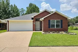 302 Willowbrook Ln, Whitehouse, TX 75791 - Photo 1