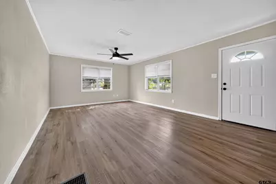 209 W South Street, Lindale, TX 75771 - Photo 5