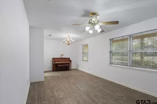 202 Sherwood Dr, Longview, TX 75605 - Photo 9