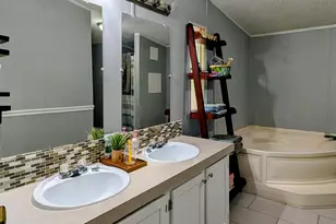 10706 Bourn Dr, Tyler, TX 75708 - Photo 11