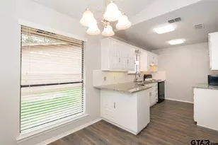 5821 Hollytree Dr, Tyler, TX 75703 - Photo 15