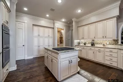 6704 Hollytree Circle, Tyler, TX 75703 - Photo 17
