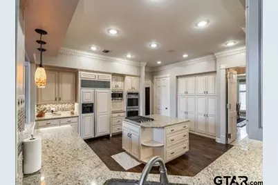 6704 Hollytree Circle, Tyler, TX 75703 - Photo 15