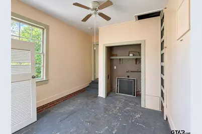 421 Larry, Longview, TX 75602 - Photo 17