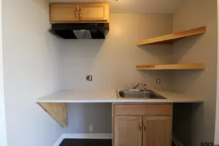 638 Travis St, Jacksonville, TX 75766 - Photo 9