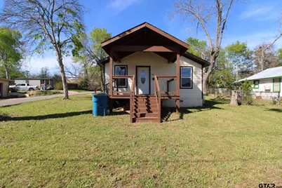638 Travis St, Jacksonville, TX 75766 - Photo 3