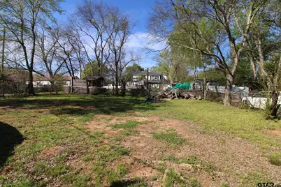 638 Travis St, Jacksonville, TX 75766 - Photo 11