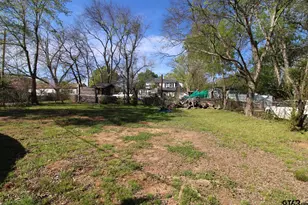 638 Travis St, Jacksonville, TX 75766 - Photo 11