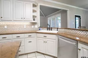 1413 Holly Creek Dr, Tyler, TX 75703 - Photo 15
